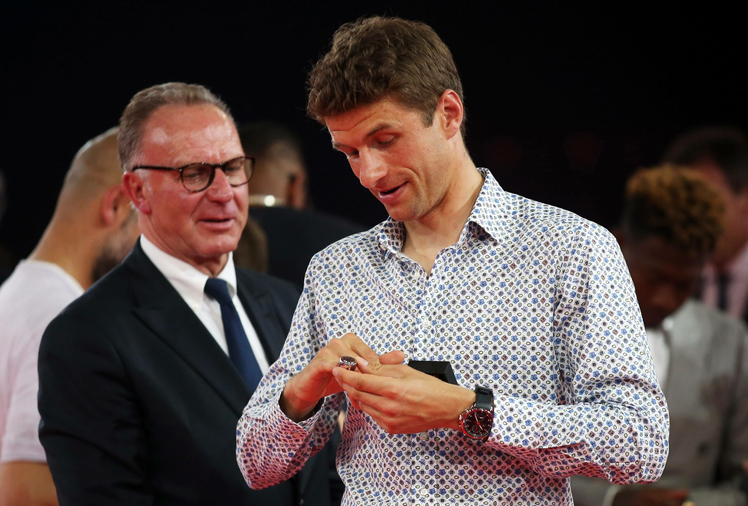 Thomas Müller mit Karl-Heinz Rummenigge