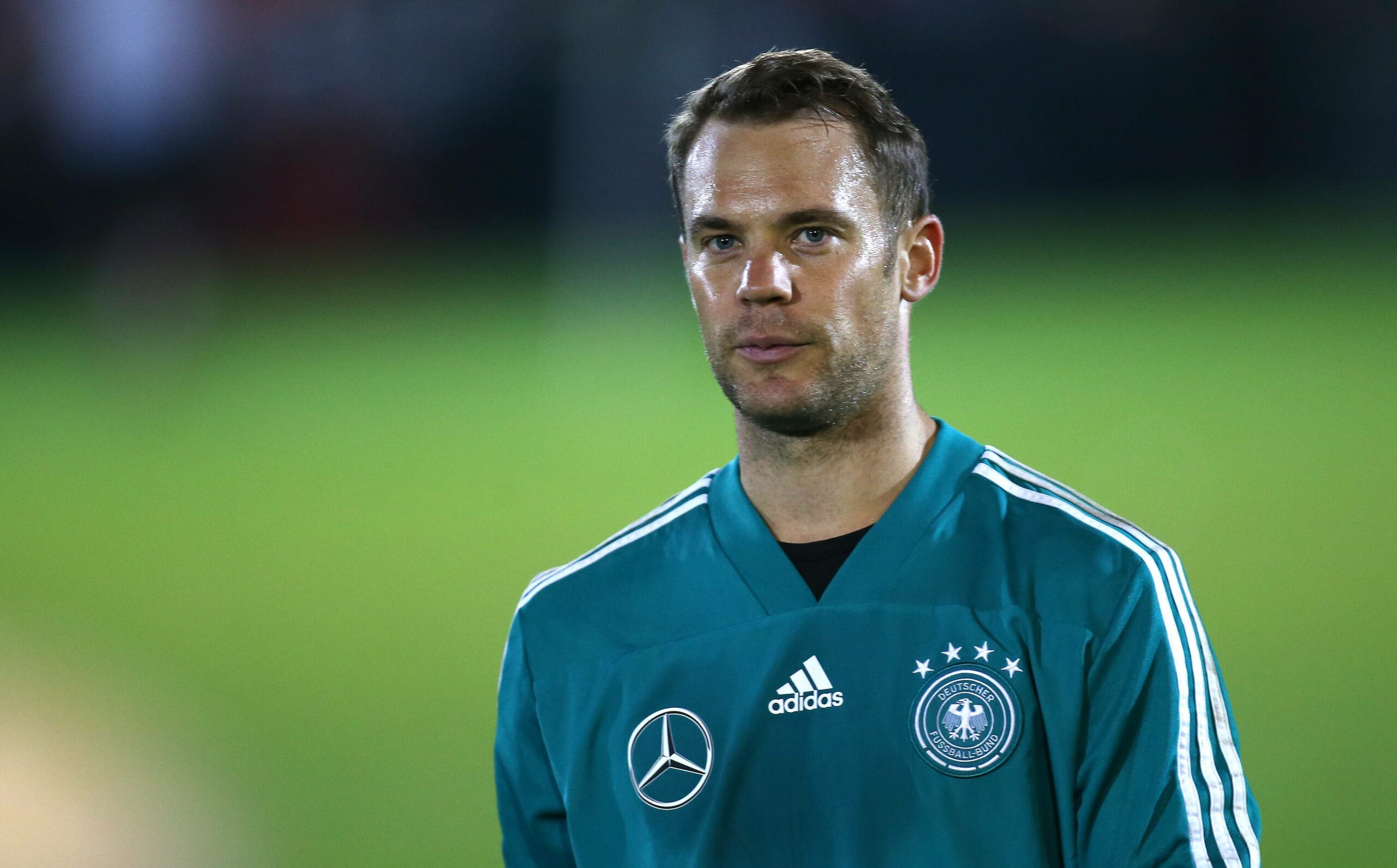 Manuel Neuer im DFB-Aufwärmshirt