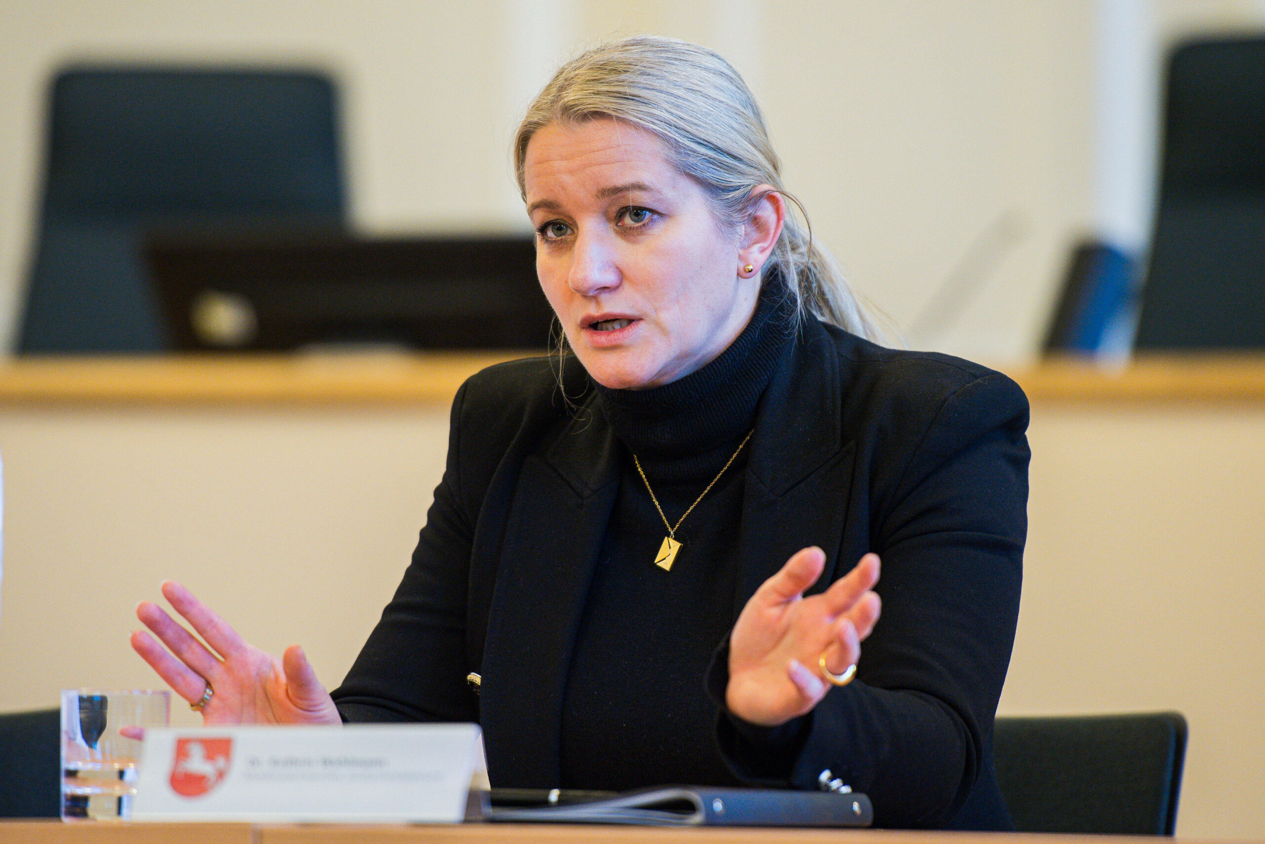 Niedersachsens Justizministerin Kathrin Wahlmann steht in der Kritik wegen hoher Ausgaben für „Luxusreisen“.