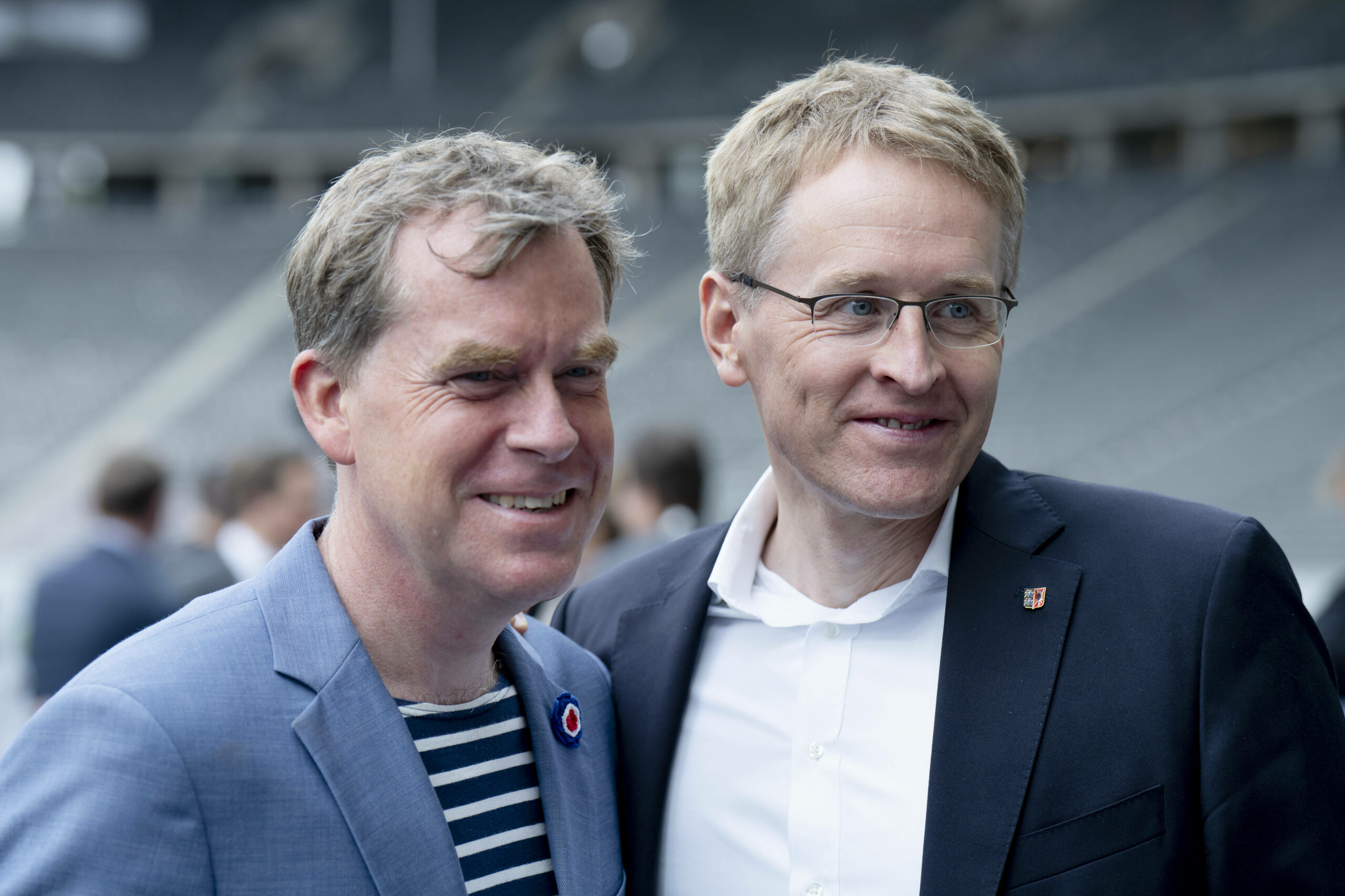 Kiels Oberbürgermeister Ulf Kämpfer und Schleswig-Holsteins Ministerpräsident Daniel Günther unterstützen die Olympia-Bewerbung