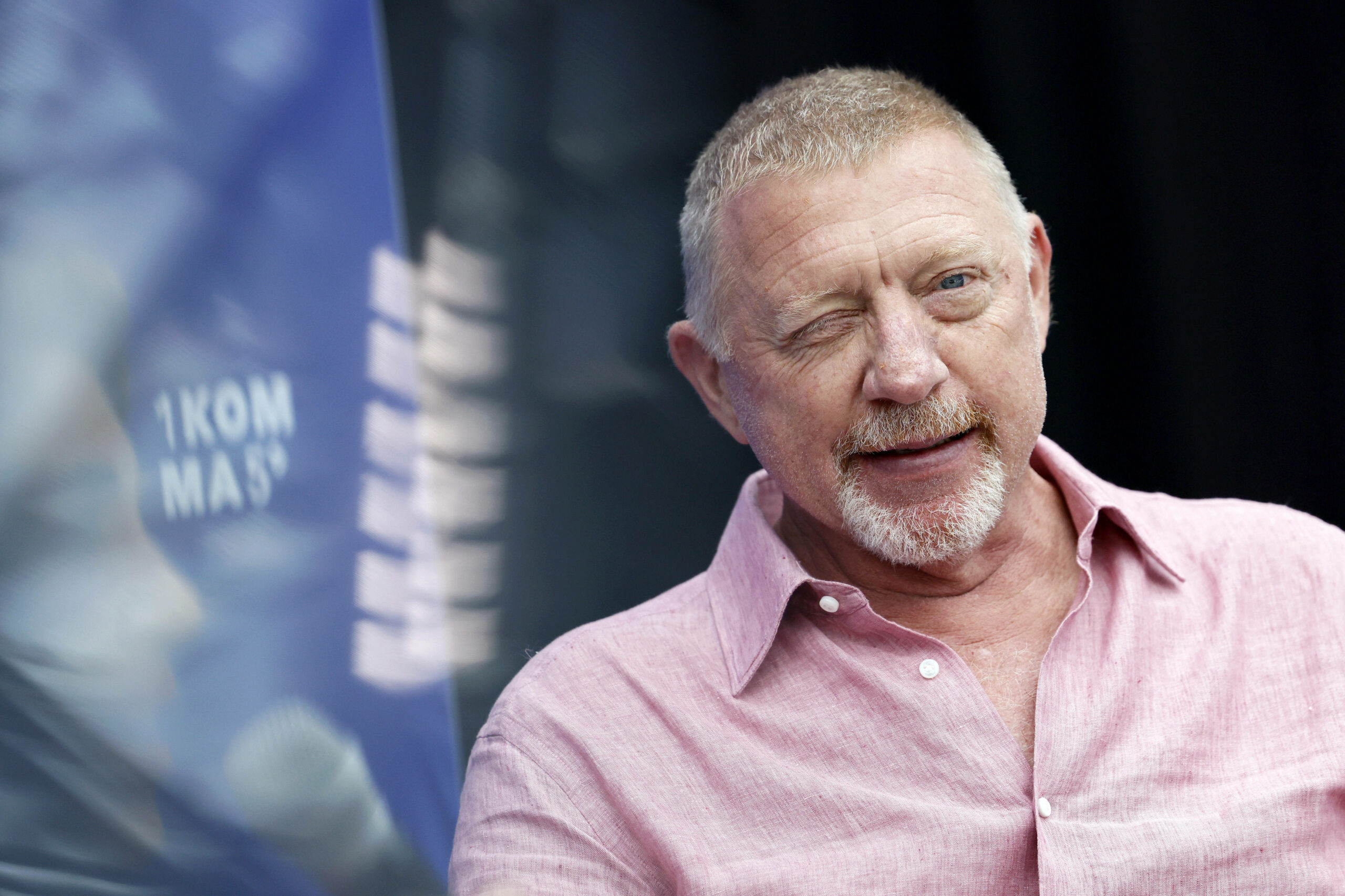 Boris Becker zwinkert in die Kamera