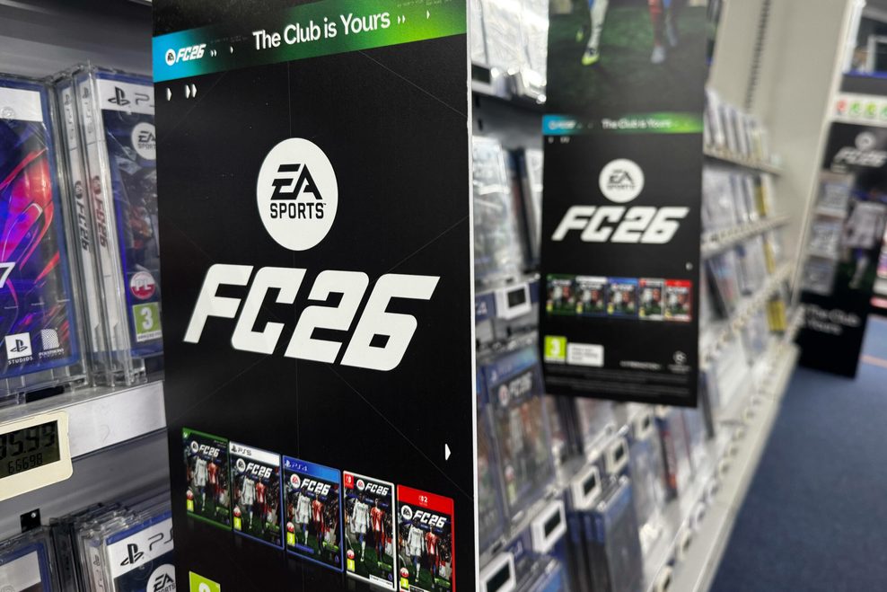 EA FC 26 in einem Regal im Einzelhandel