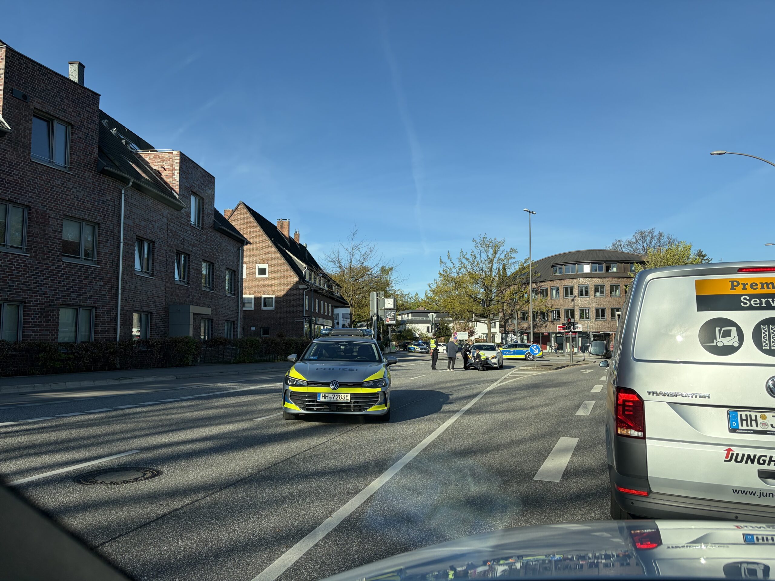 Kind auf Rad in Poppenbüttel von Auto angefahren und schwer verletzt