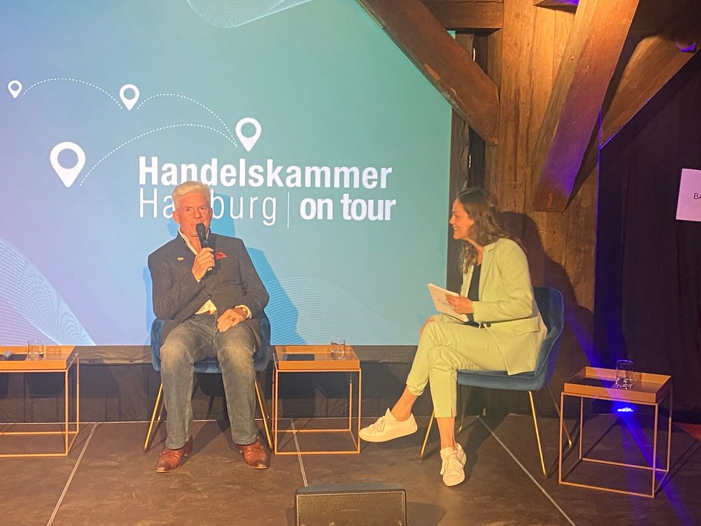 Heinz Strunk mit der Moderatorin Harriet von Waldenfels.