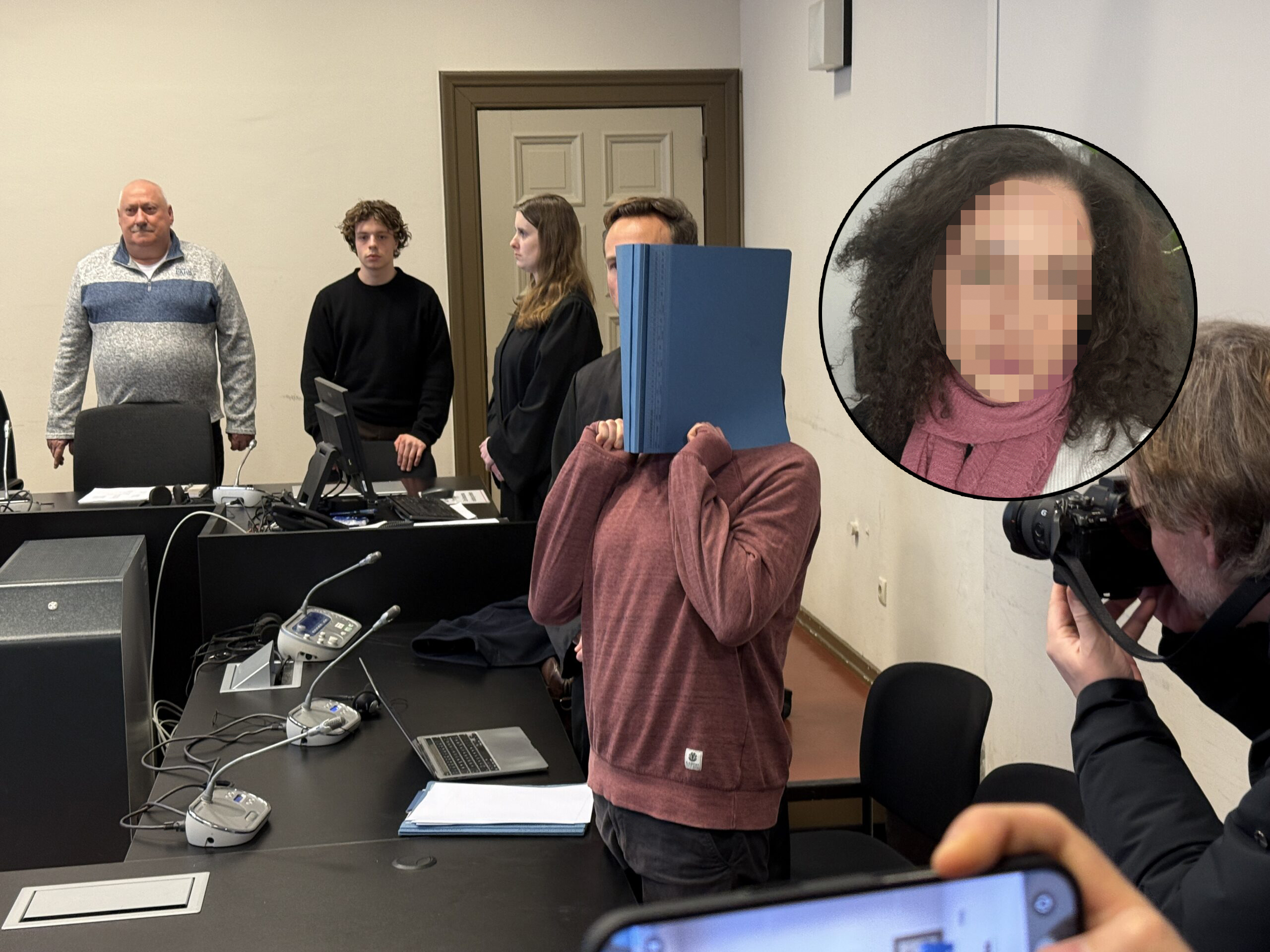 Er soll seine Ex-Freundin mit einer Weinflasche erschlagen haben, jetzt ist Dennis H. wegen Totschlags angeklagt.