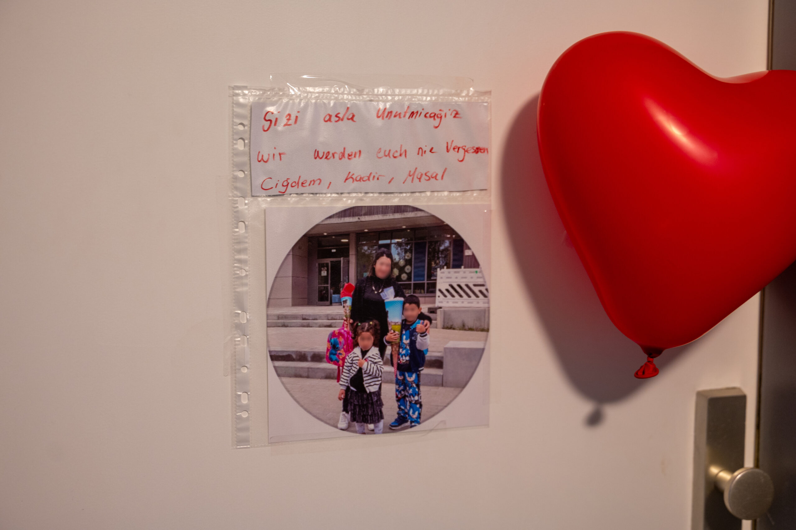 Nachbarn trauern um Cigdem, ihre beiden Kinder Kadir (5) und Masal (3) und den Vater Servet.