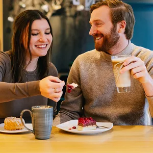 Junge Bäckerei Kaffee Paar