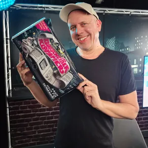 Auch Cartoonist Ralph Ruthe ist am „Klugscheißer Klopapier“ beteiligt.