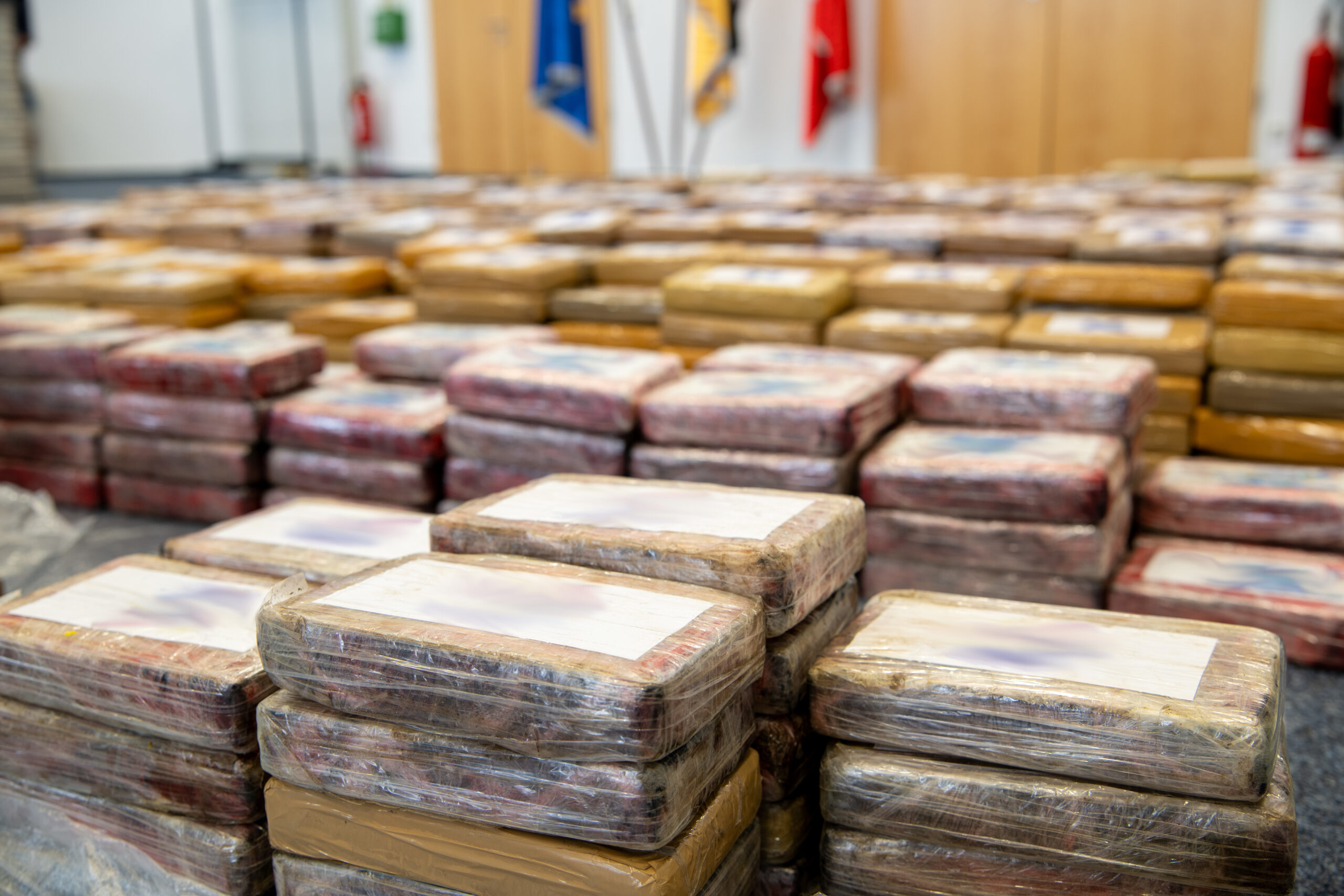 Polizei und Zoll gehen davon aus, dass das geschmuggelte Kokain einen Wert von rund 30 Millionen Euro hat.