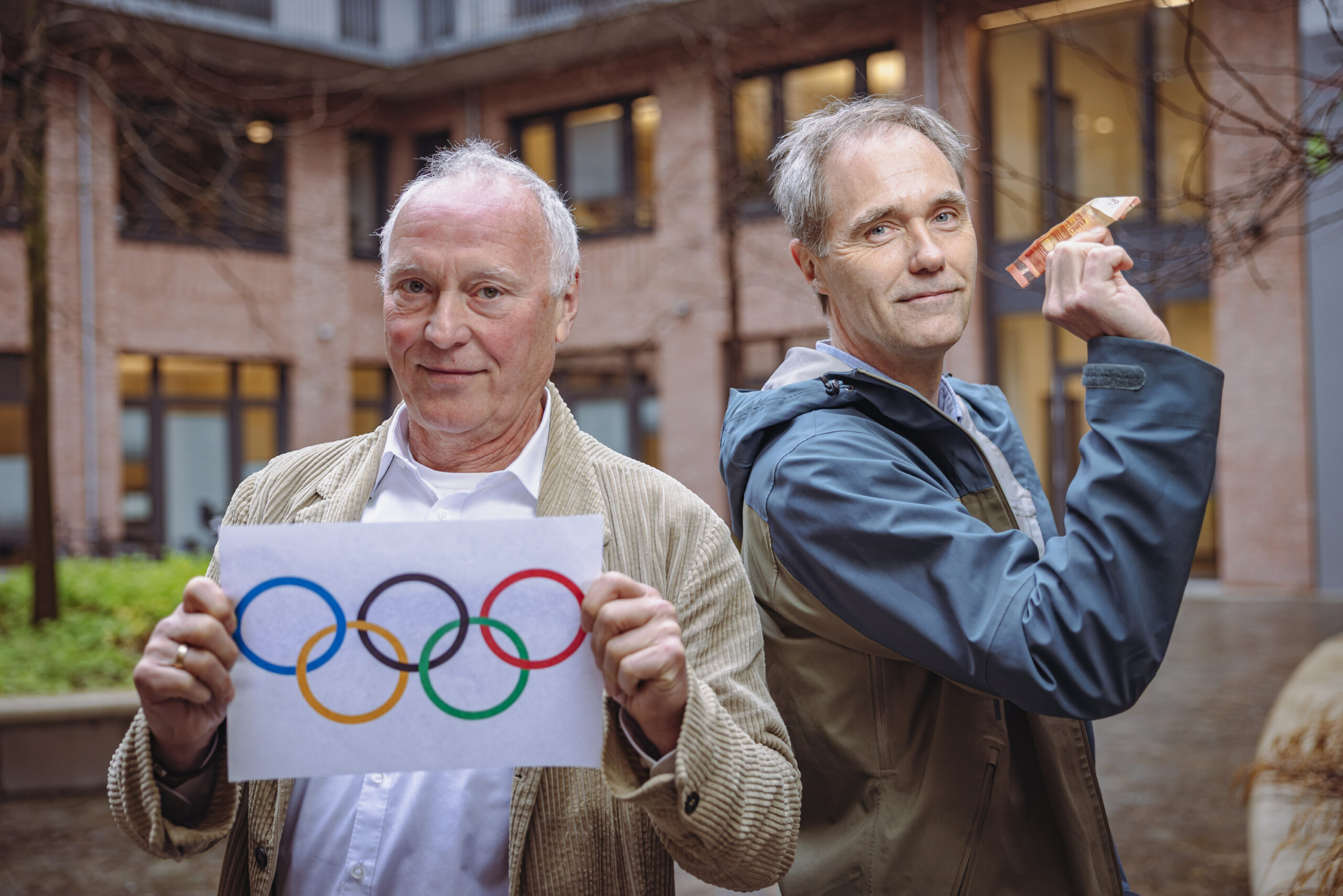 Uwe Bergmann (l.) von der Initiative OlympJA und Eckart Maudrich (r.) von der Initiative NOlympia