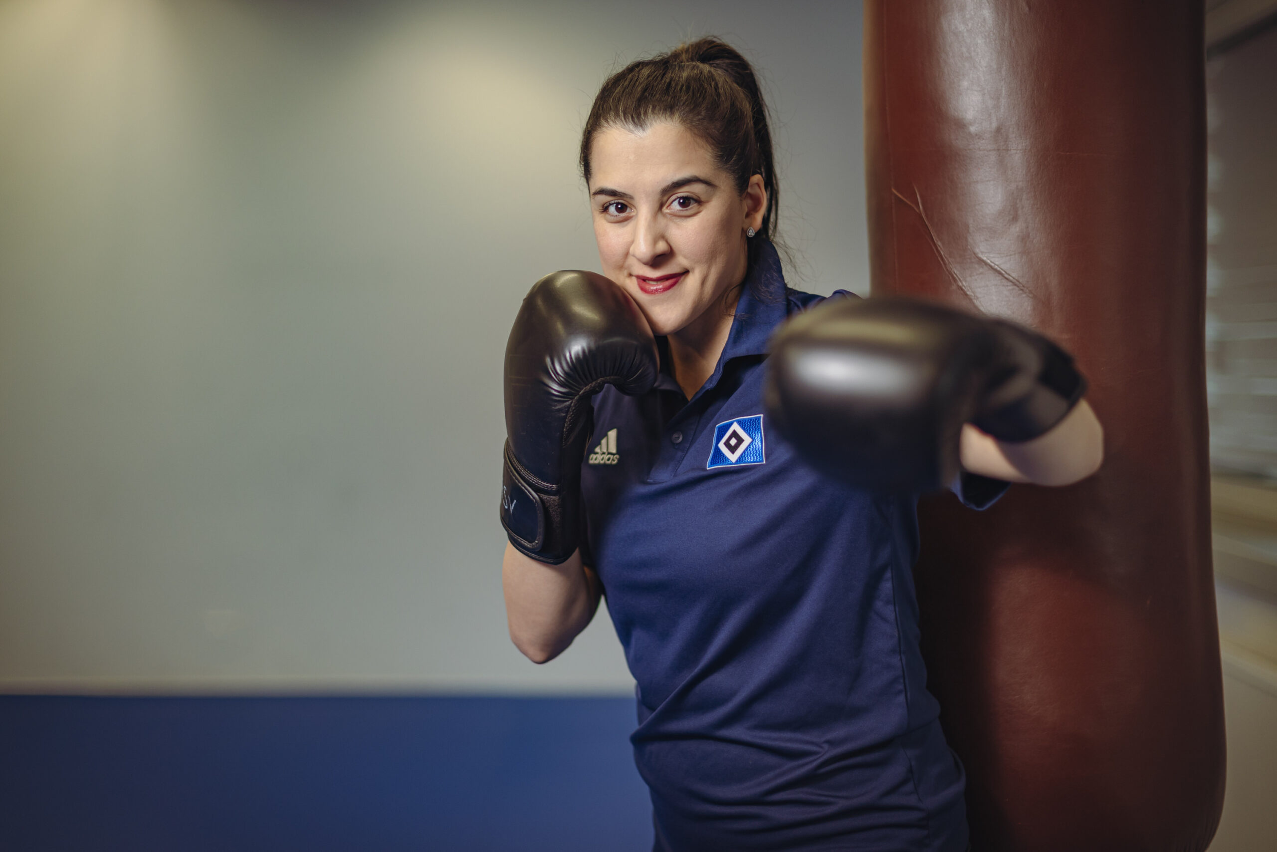 Dilar Kisikyol in Box-Handschuhen