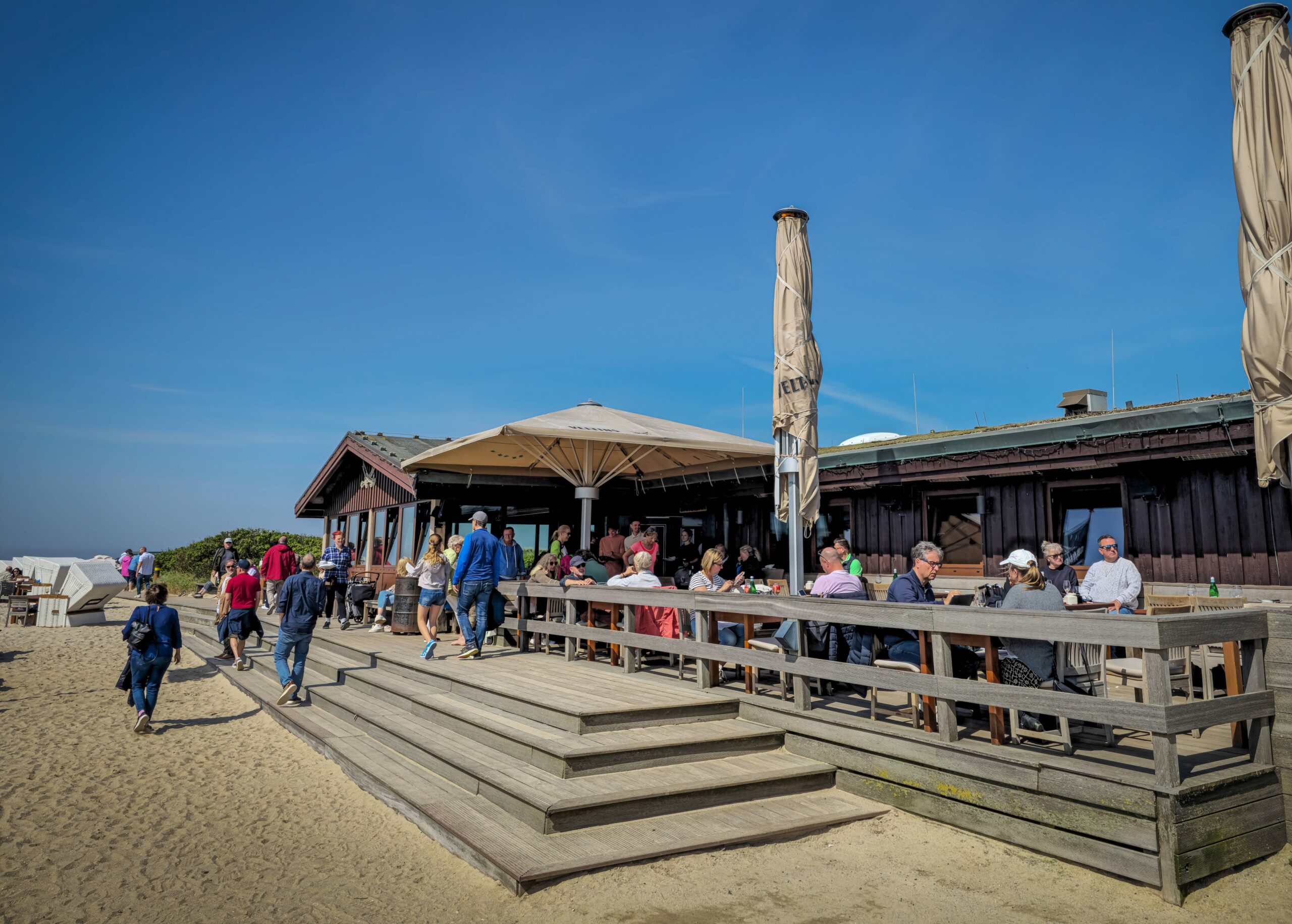 Die „Sansibar Sylt“ ist einer der angesagtesten Promi-Hotspots der Insel.