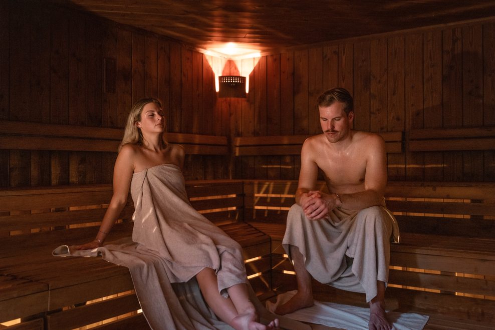 Vielfältige Saunen: Von der klassischen Aufgusssauna bis hin zu sanften Dampfbädern.