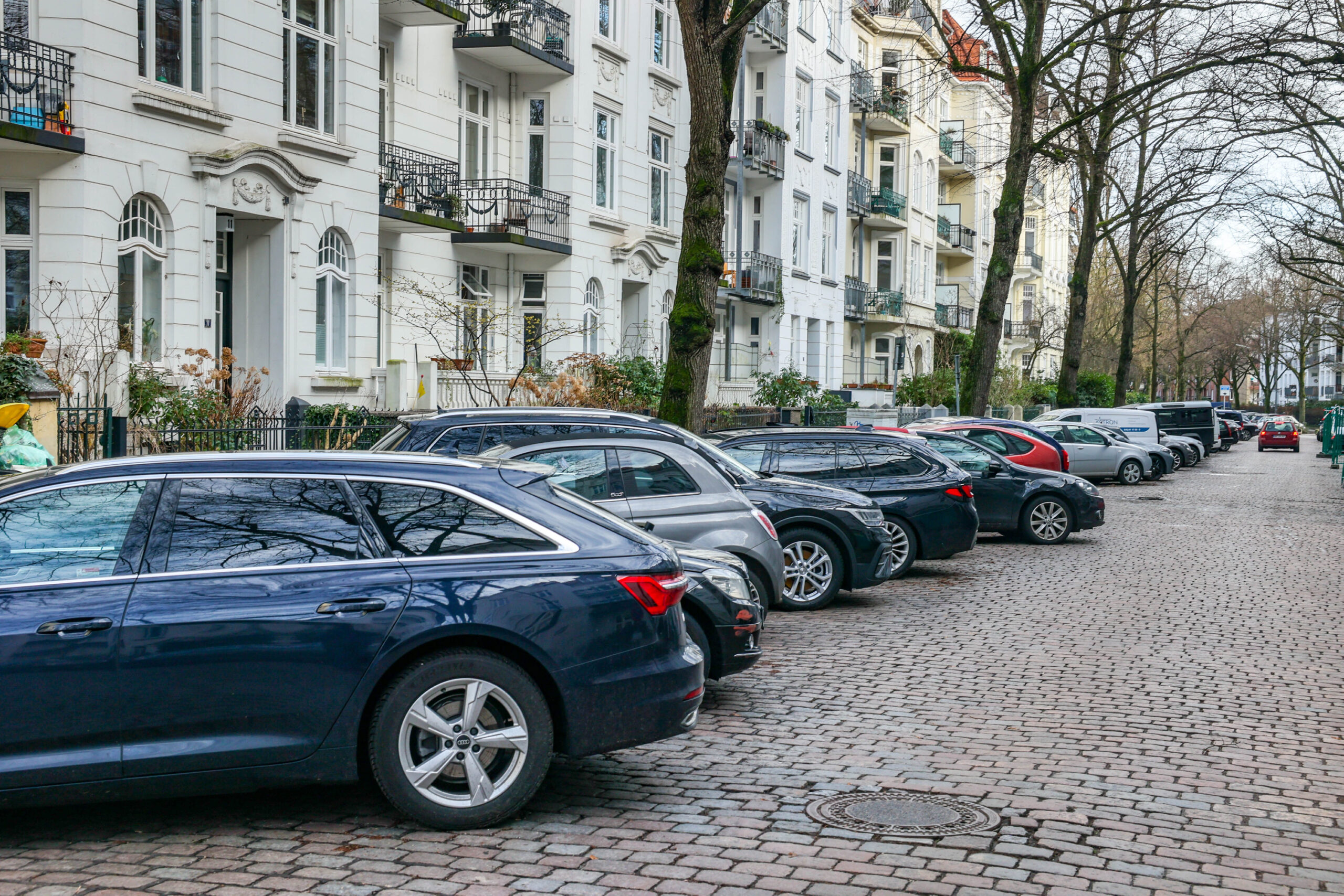 Aufgrund des Parkplatz-Moratoriums liegen derzeit mehrere Umbau-Projekte in Hamburg auf Eis. (Archivbild)