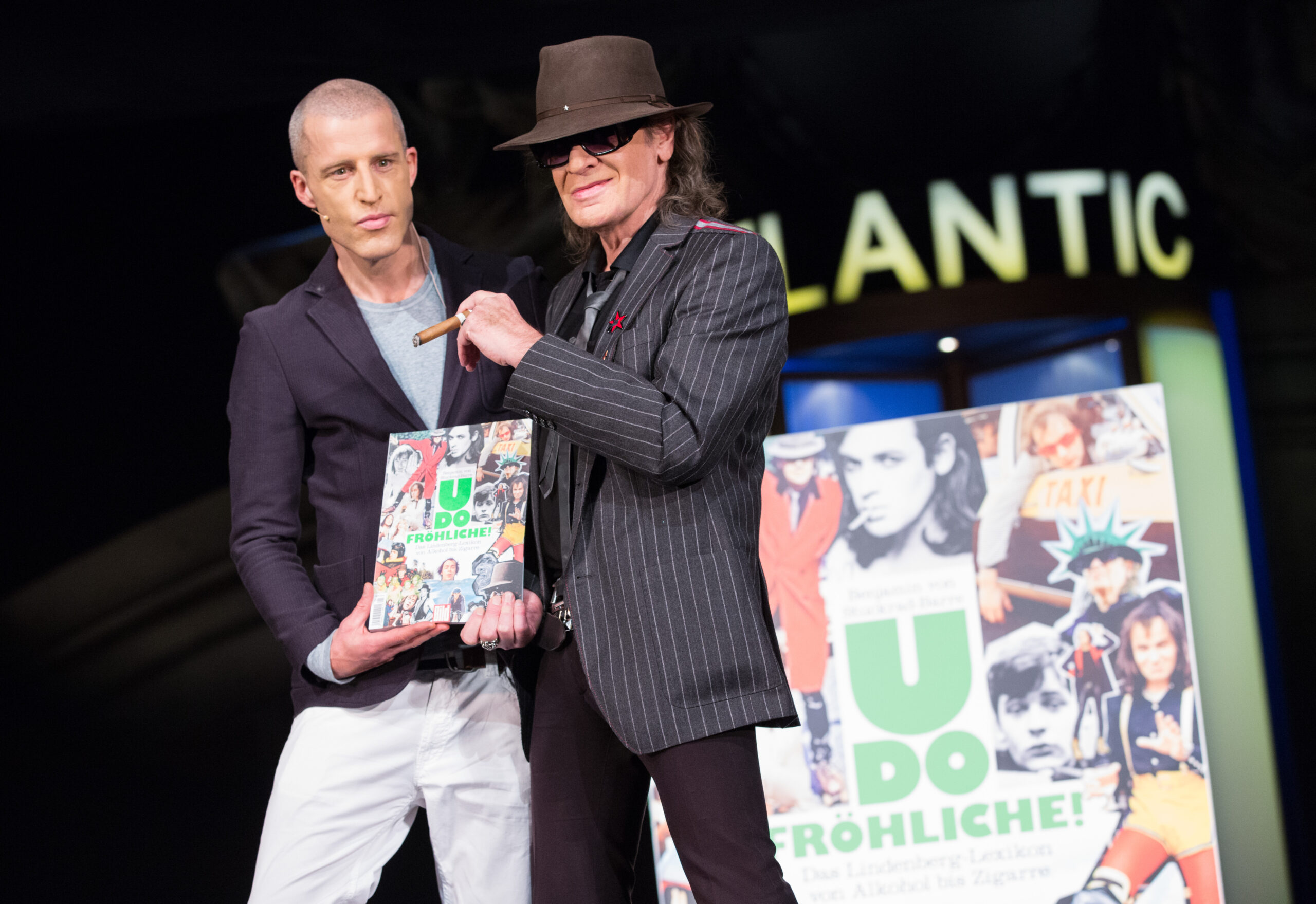 Musiker Udo Lindenberg und der Autor Benjamin von Stuckrad-Barre (l)