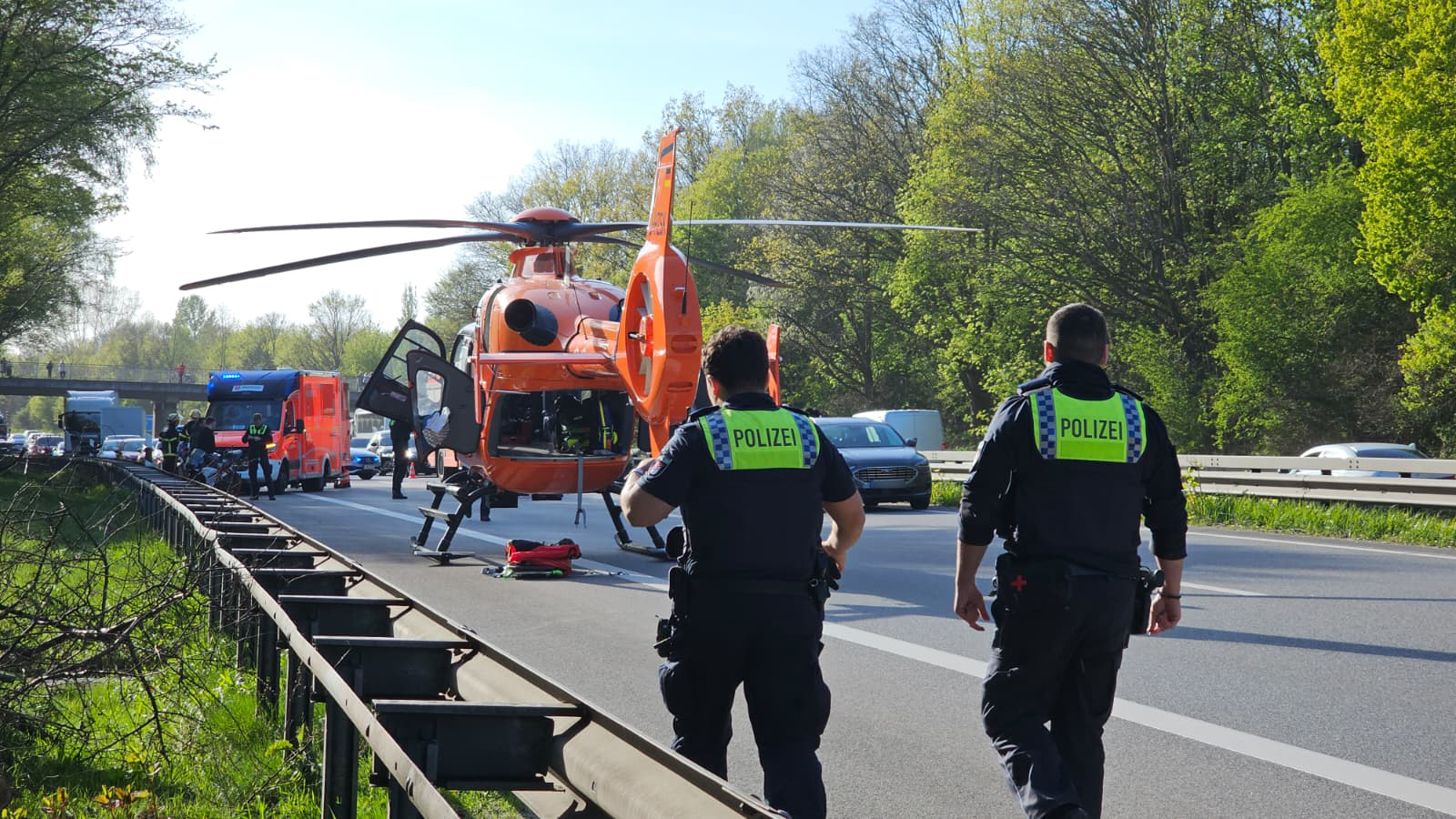 Der Rettungshubschrauber „Christoph 29“ wurde alarmiert, um einen Notarzt zur Einsatzstelle zu bringen.