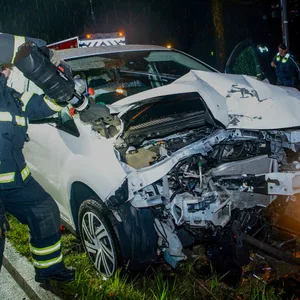 Betrunkene Autofahrerin rast in Lohbrügge gegen Ampelmast und wird bei dem Unfall verletzt