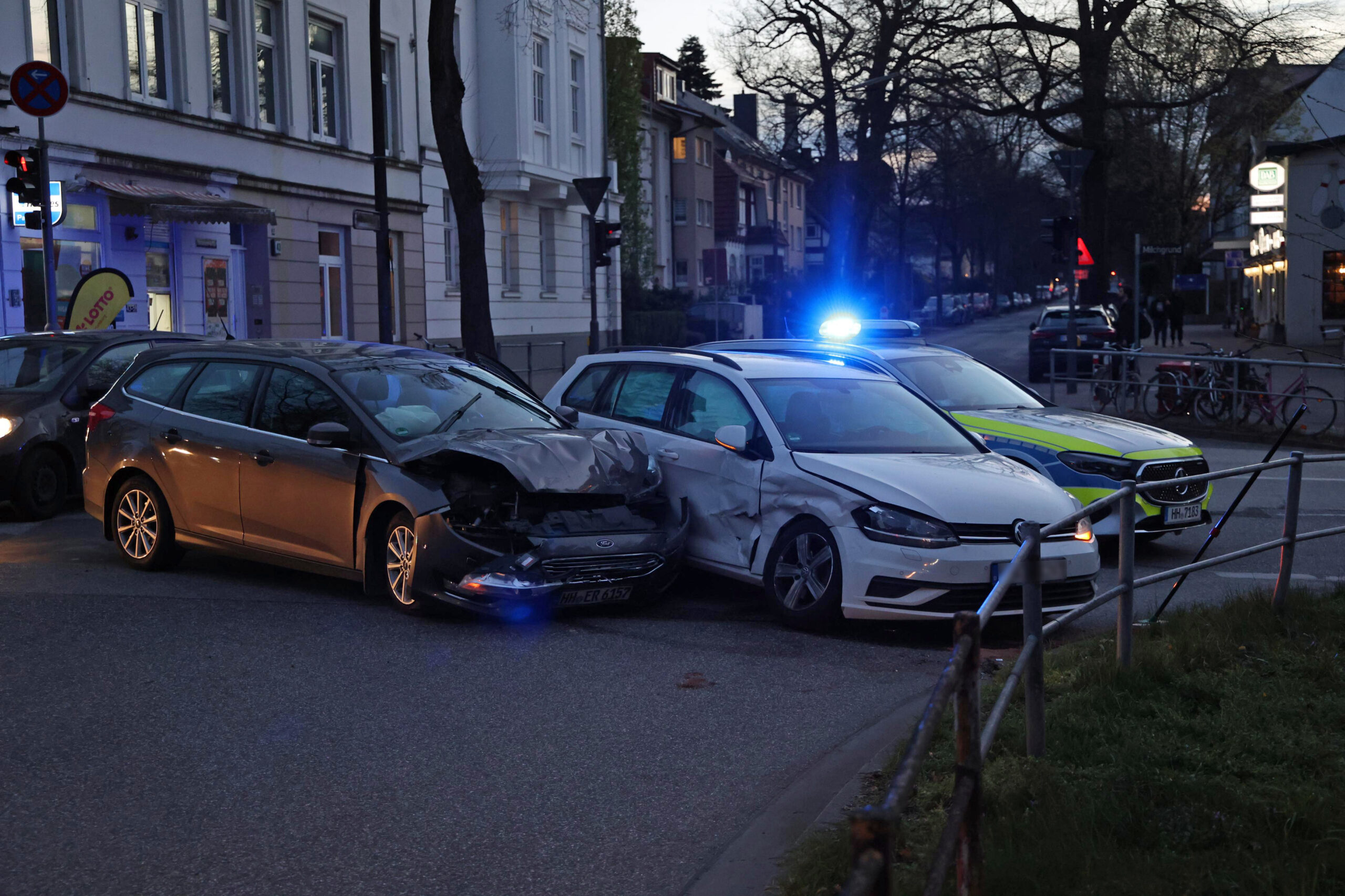 Die Unfallstelle auf der Kreuzung Milchgrund / Heimfelder Straße.