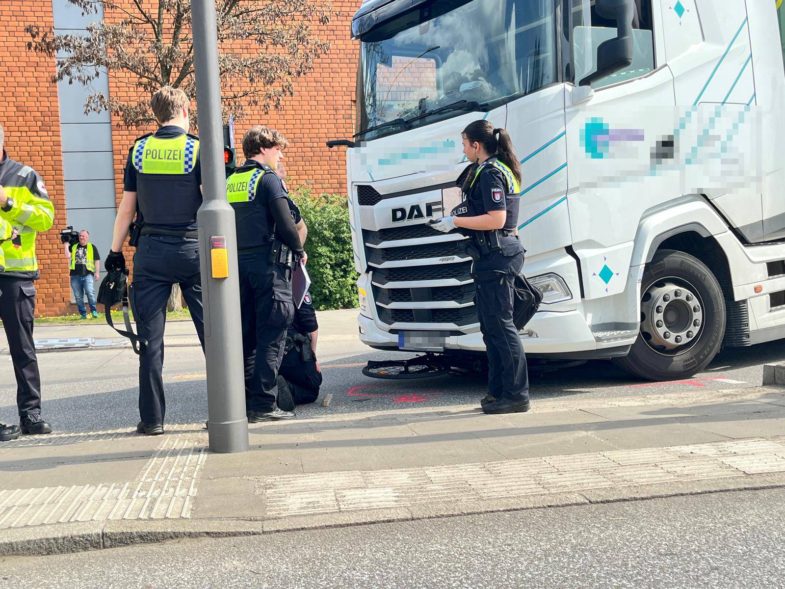 Unfall Radfahrer Lkw