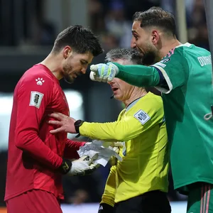 Nikola Vasilj beschwerte sich über den von Gianluigi Donnarumma zerrissenen Spickzettel beim Elfmeterschießen.