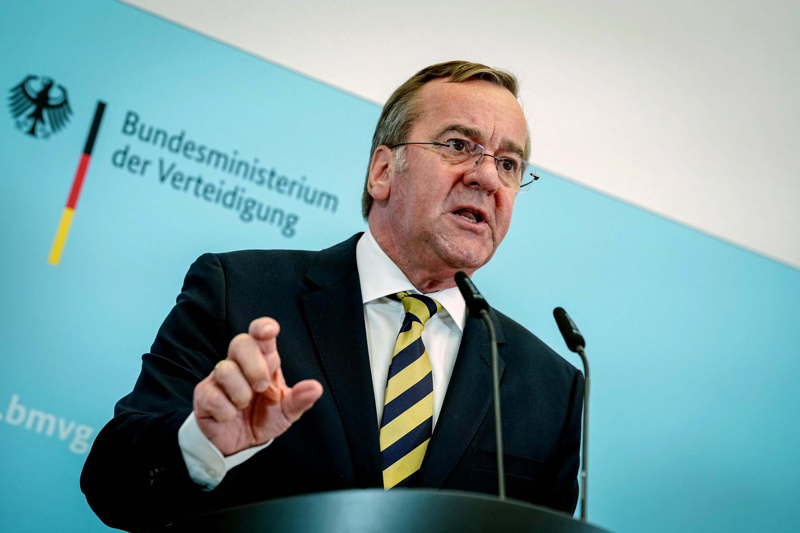 Boris Pistorius (SPD), Bundesminister der Verteidigung, stellt auf einer Pressekonferenz die deutsche Militärstrategie vor.