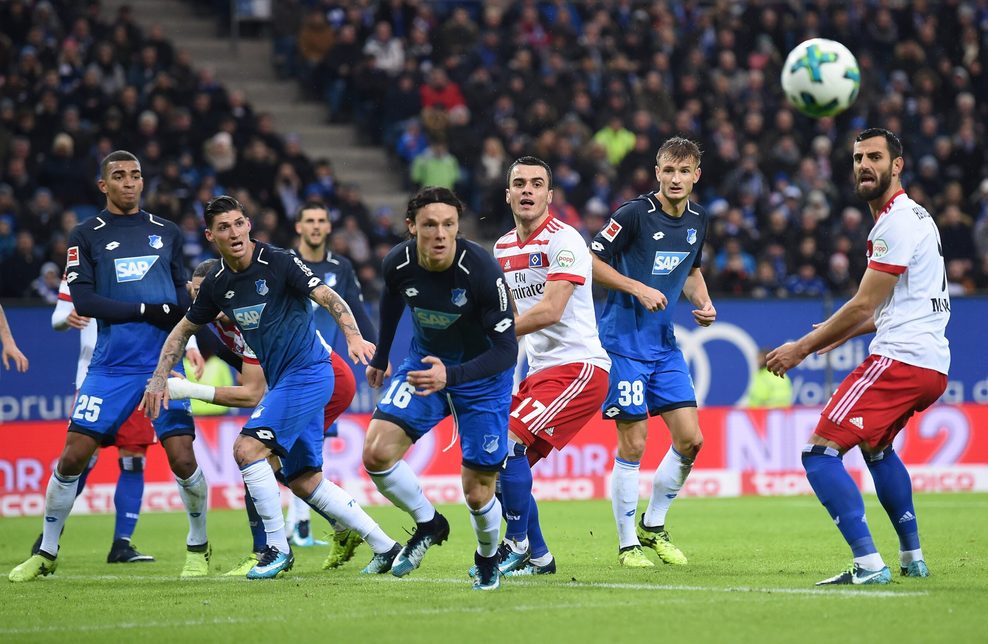 Filip Kostic und Mergim Mavraj bei einem HSV-Spiel gegen Hoffenheim
