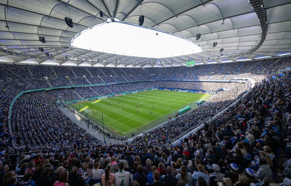 Ausverkauftes Volksparkstadion bei einem Heimspiel des HSV