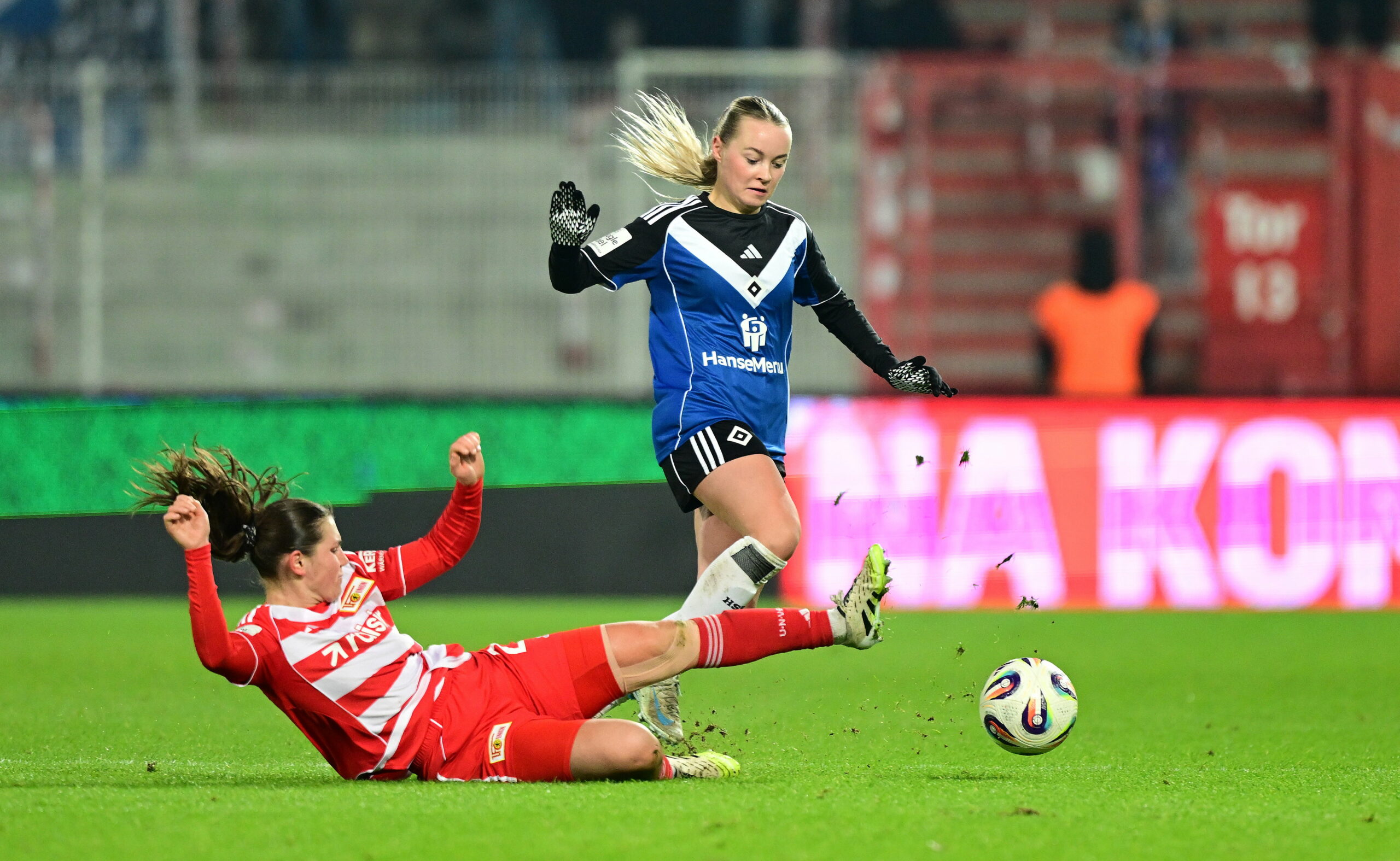 Mia Büchele vom HSV bei einem Bundesliga-Spiel gegen Union Berlin