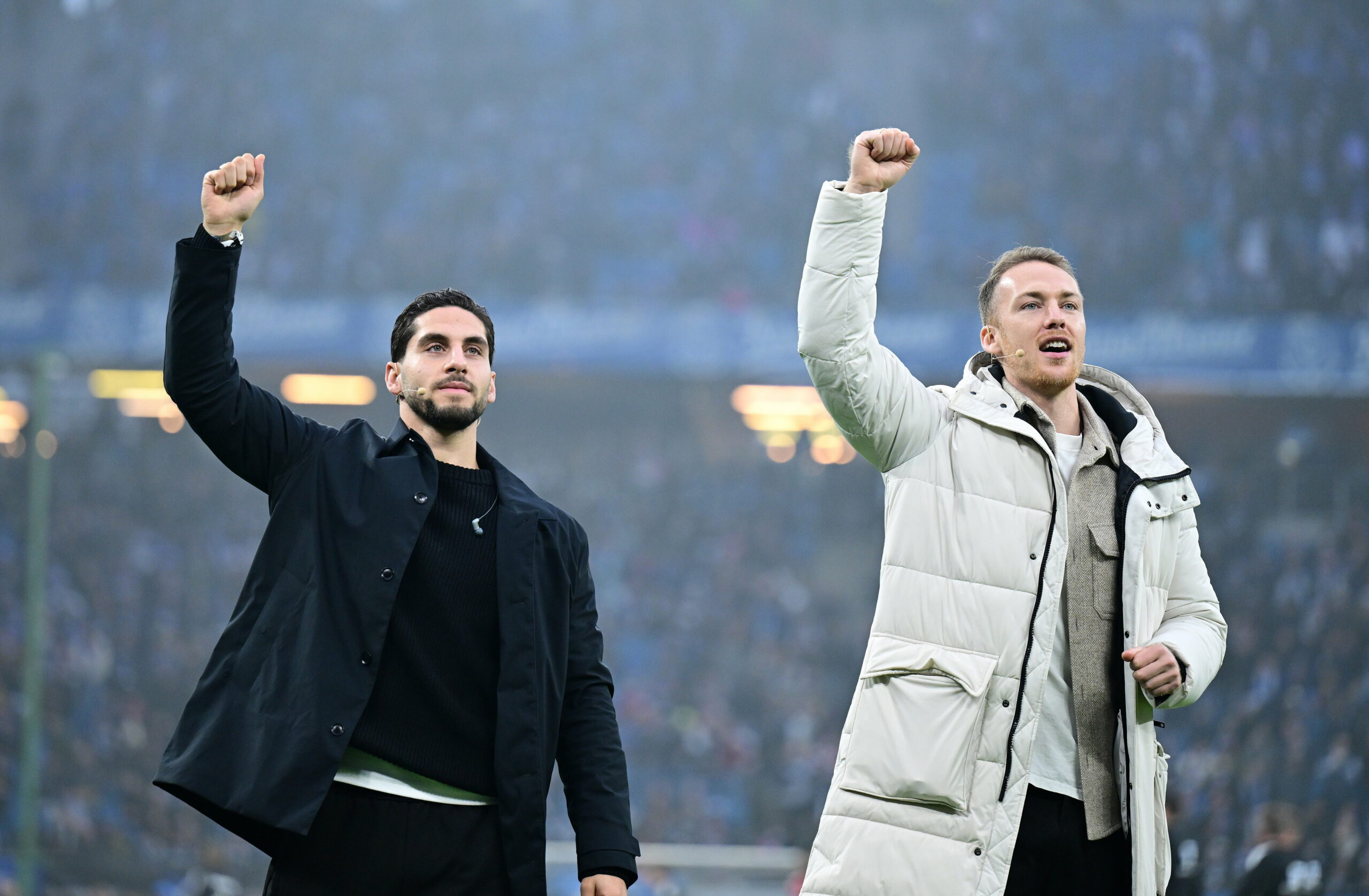Die Ex-HSV-Profis Sebastian Schonlau (r.) und Ludovit Reis bei ihrer Verabschiedung Ende Dezember 2025 im Volkspark.