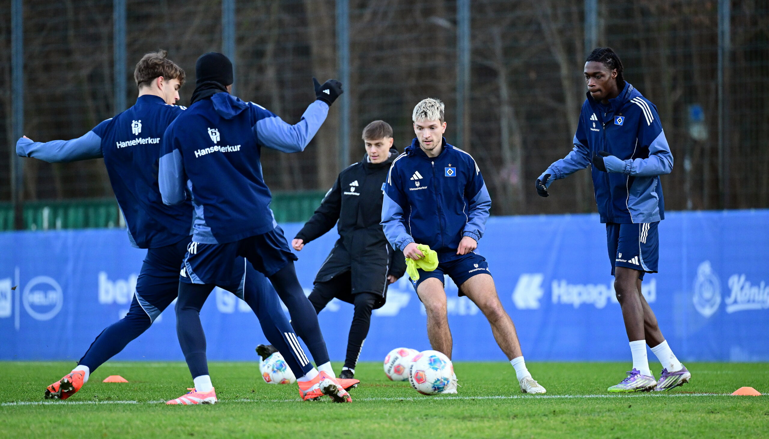 Noah Katterbach und Shafiq Nandja im HSV-Training
