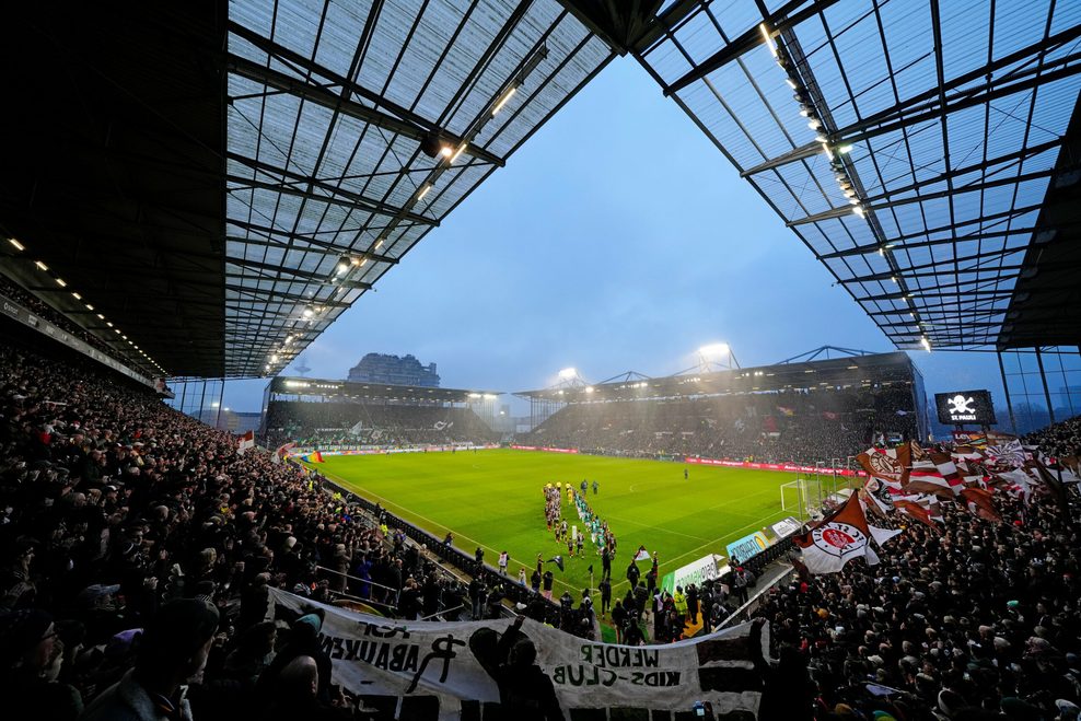 Ausverkauftes Millerntor-Stadion bei einem Heimspiel des FC St. Pauli