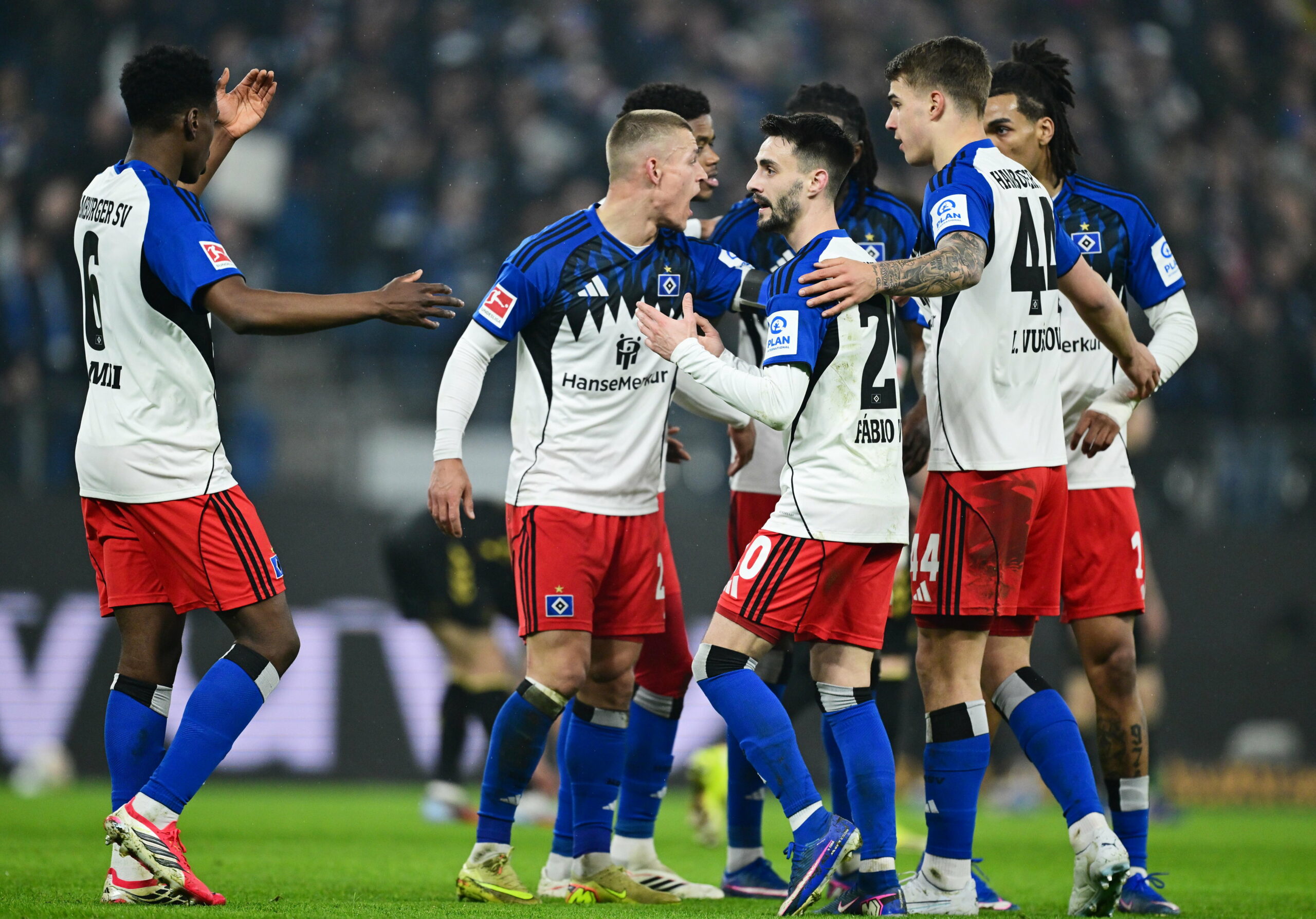 HSV-Profis mit dem besten Rating bei EA FC 26 bejubeln ein Tor