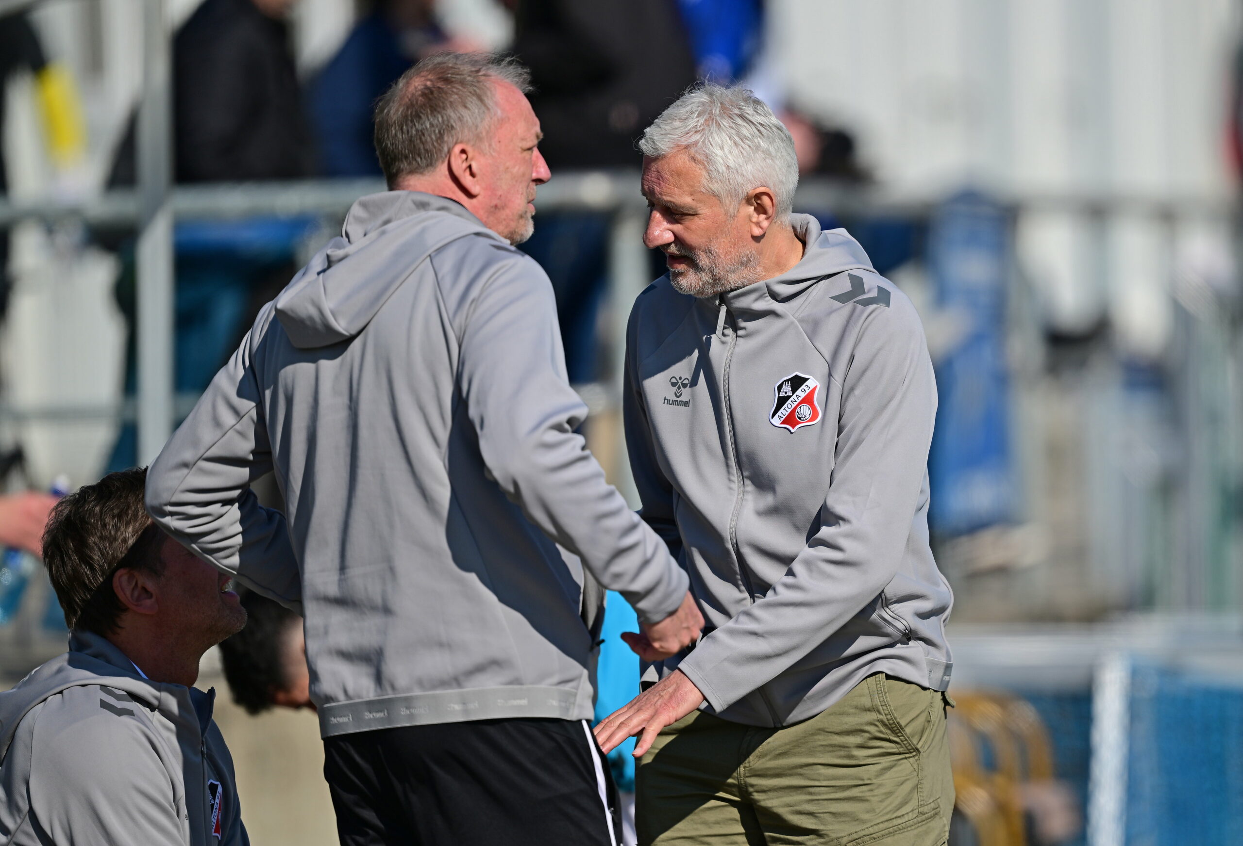 Altonas Ex-Trainer Andreas Bergmann (r.) vor dem Spiel gegen Hannover mit Assistent André Trulsen.