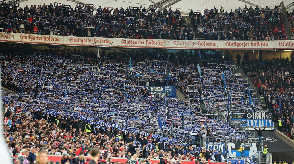 Die HSV-Fans begeisterten auch in Stuttgart durch ihre Unterstützung für die Profis.