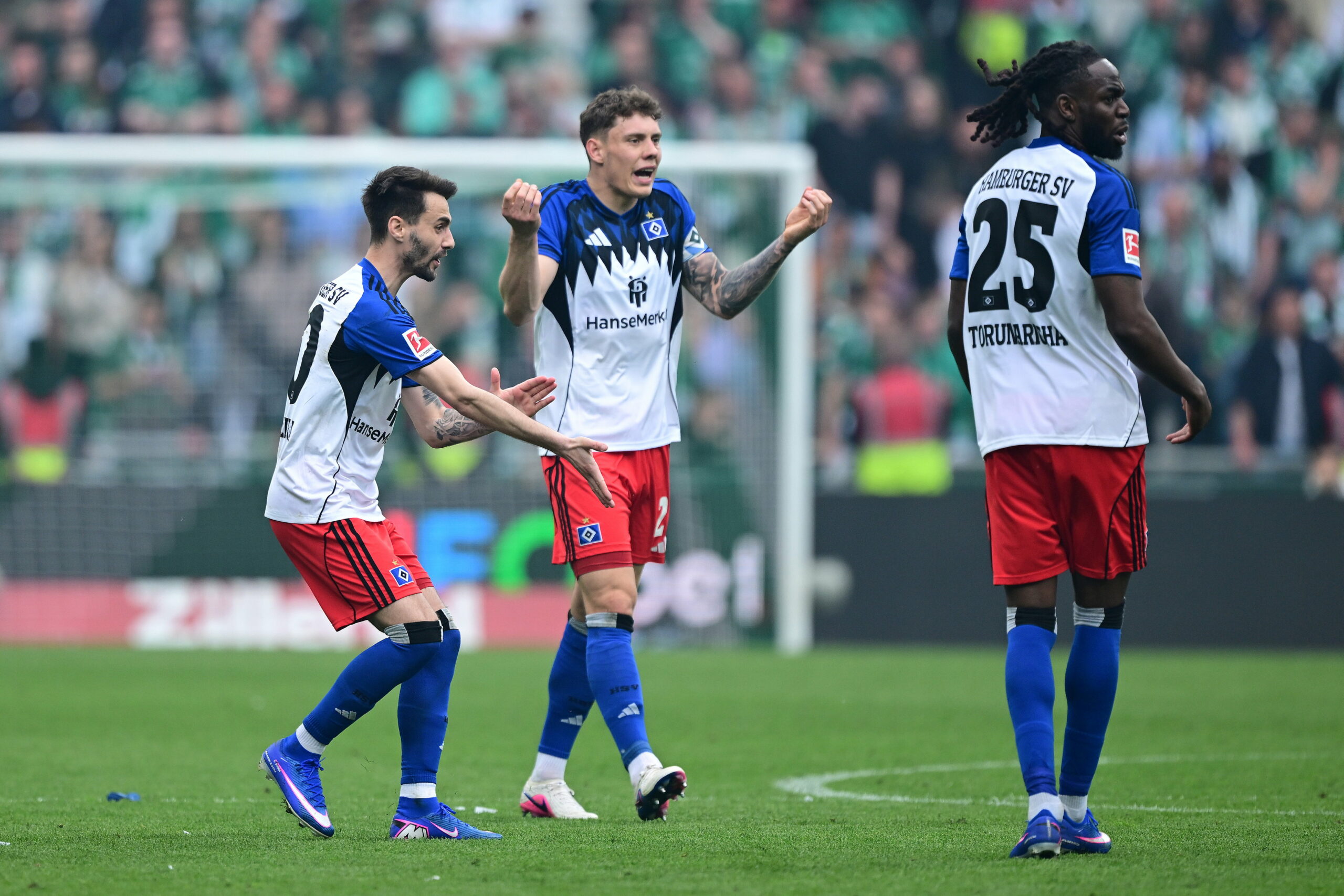 Fábio Vieira und Nicolai Remberg beschweren sich über eine Entscheidung gegen den HSV