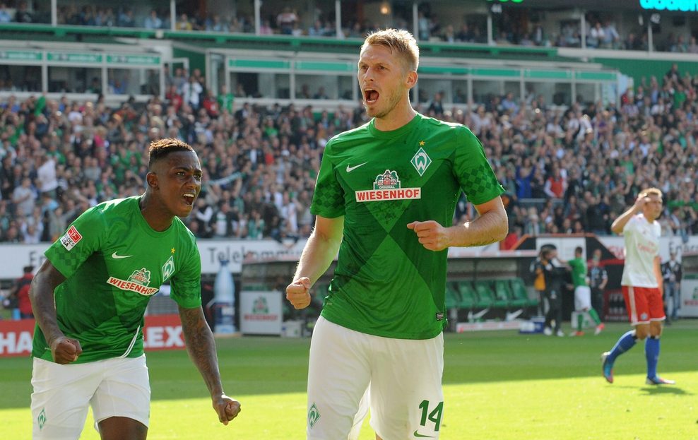 Aaron Hunt bejubelt ein Tor für Werder Bremen im Derby