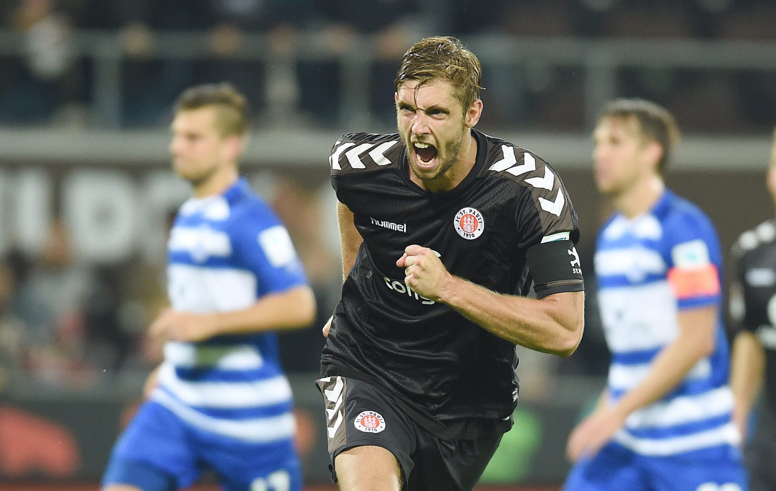 Lasse Sobiech bejubelt ein Tor für den FC St. Pauli