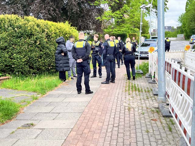 Verdächtige Personen auf grundstück gemeldet – Großeinsatz der Polizei