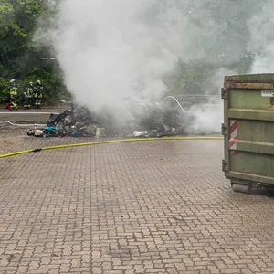 Feuer Nenndorf Lagerhalle