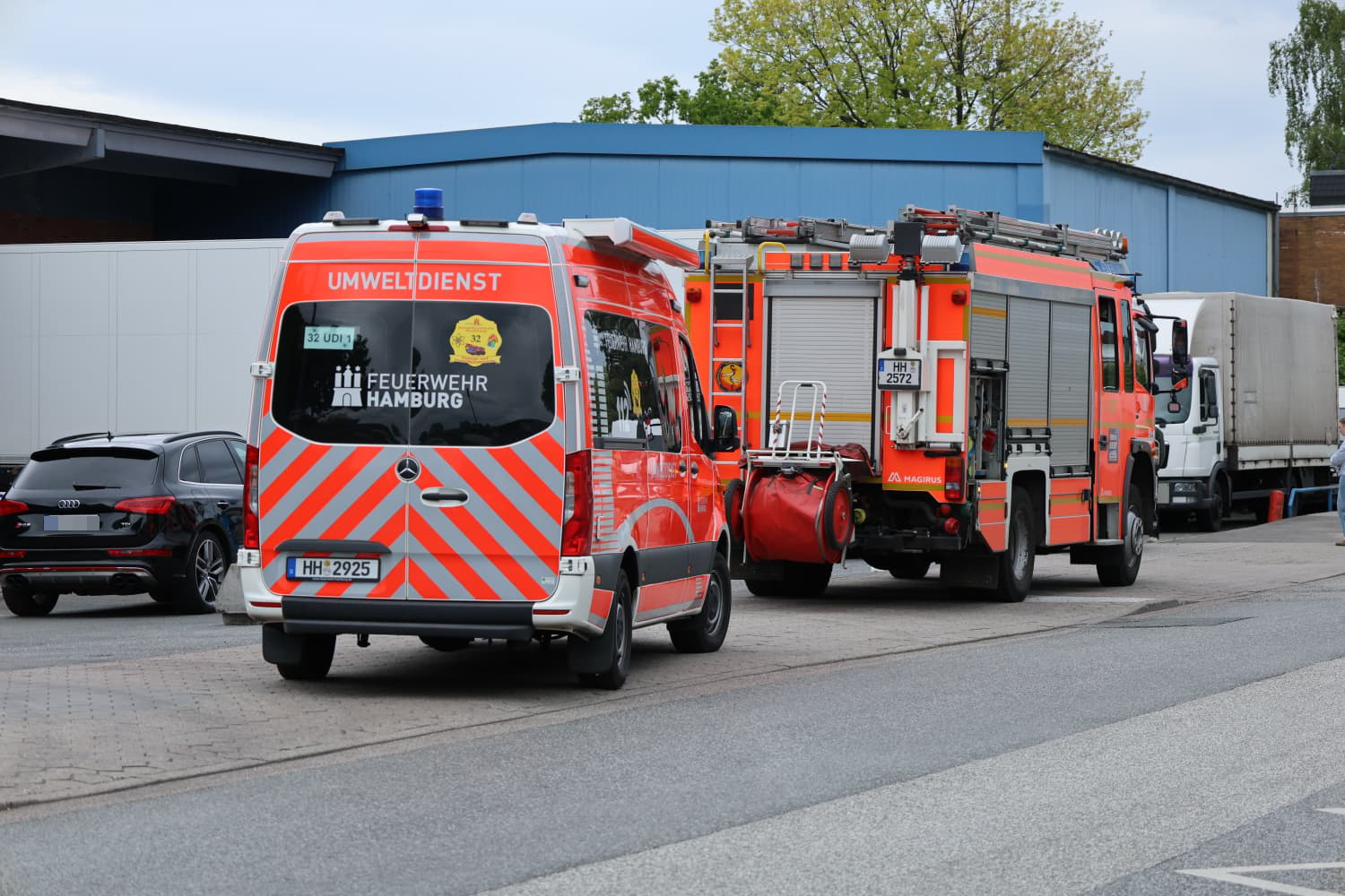 Die Feuerwehr, die Polizei und das Sielwesen der Umweltbehörde waren im Einsatz.