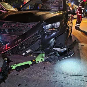 Schwerer Unfall zwischen Pkw und E-Scooter in Wilhelmsburg – 17-Jähriger schwer verletzt