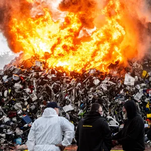 Auf einem Recyclinghof in Flensburg ist ein Großbrand ausgebrochen.