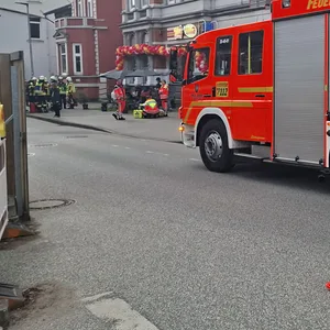 Rund 50 Kräfte von Feuerwehr und Rettungsdienst waren in Elmshorn im Großeinsatz.