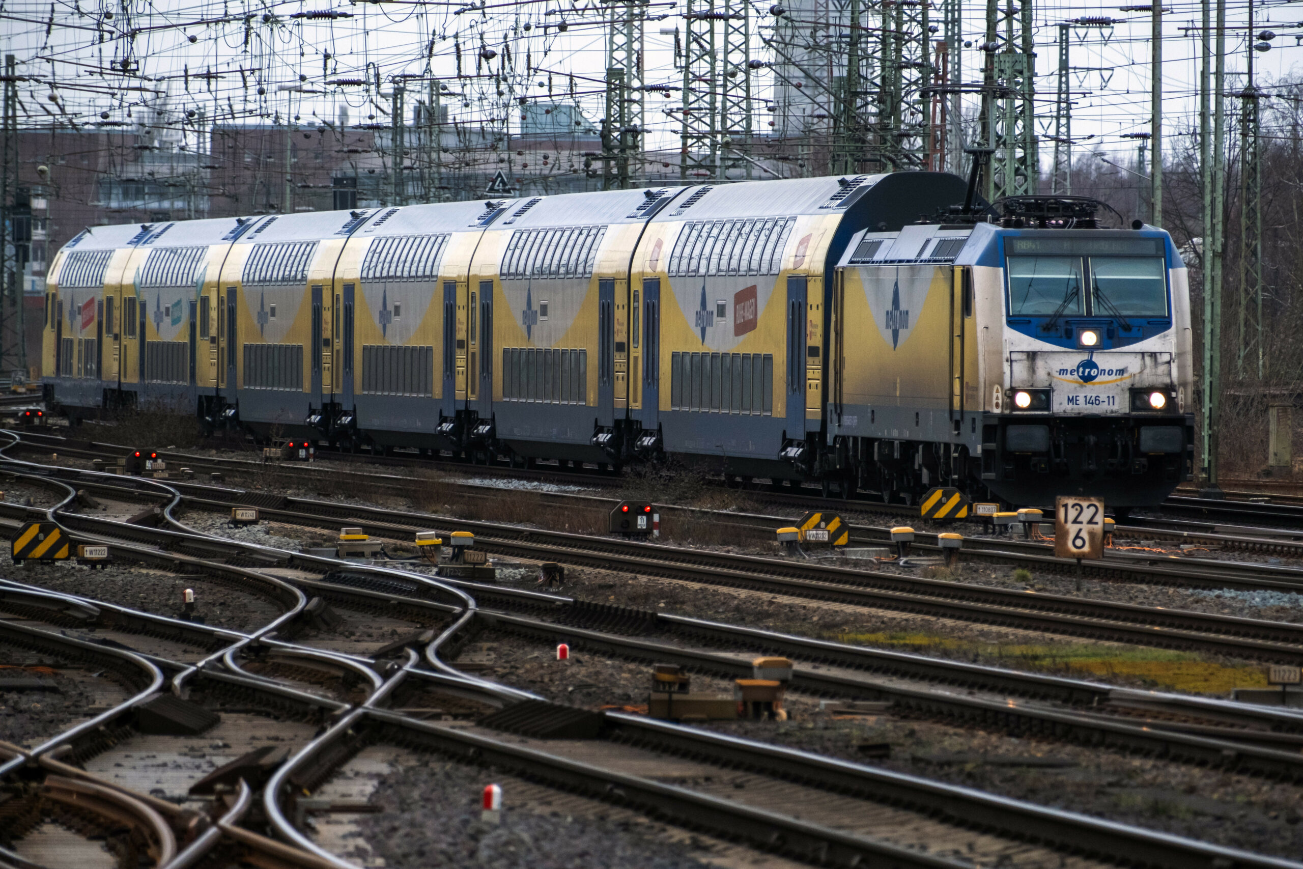 Zugverkehr im Norden: Ein Metronom am Hauptbahnhof Bremen.