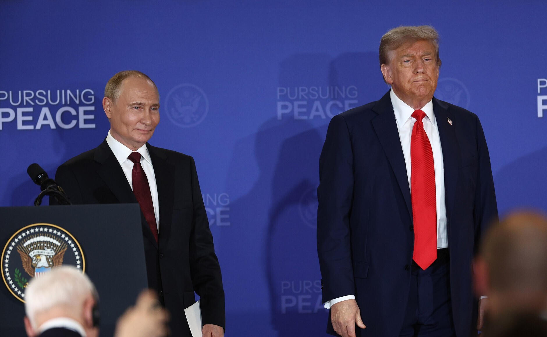 Ist Donald Trump (r.) durch Wladimir Putin erpressbar? Einges deutet darauf hin.