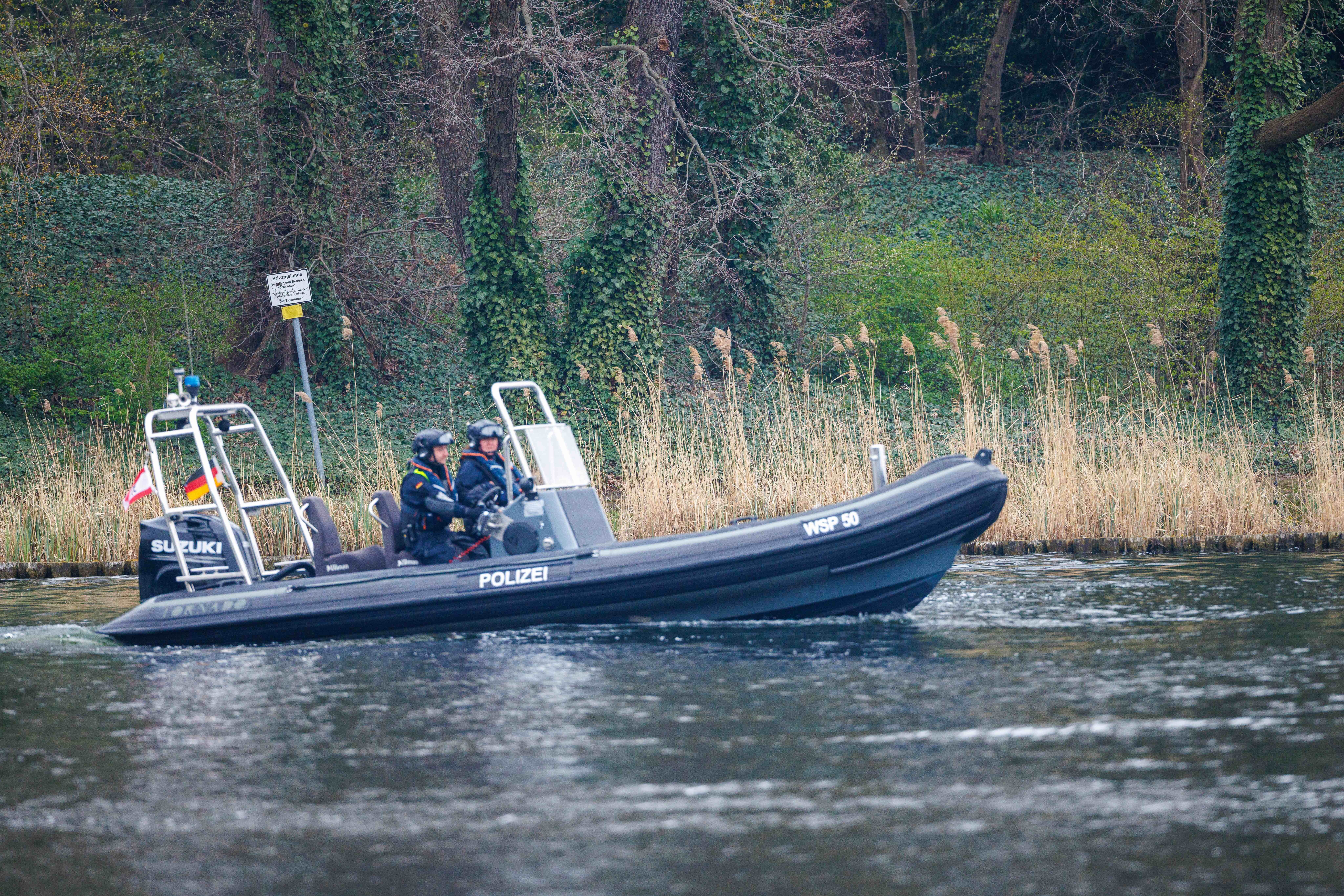 Am Vatertag zieht die Wasserschutzpolizei in Mecklenburg-Vorpommern betrunkene Bootsführer aus dem Verkehr. (Symbolbild)