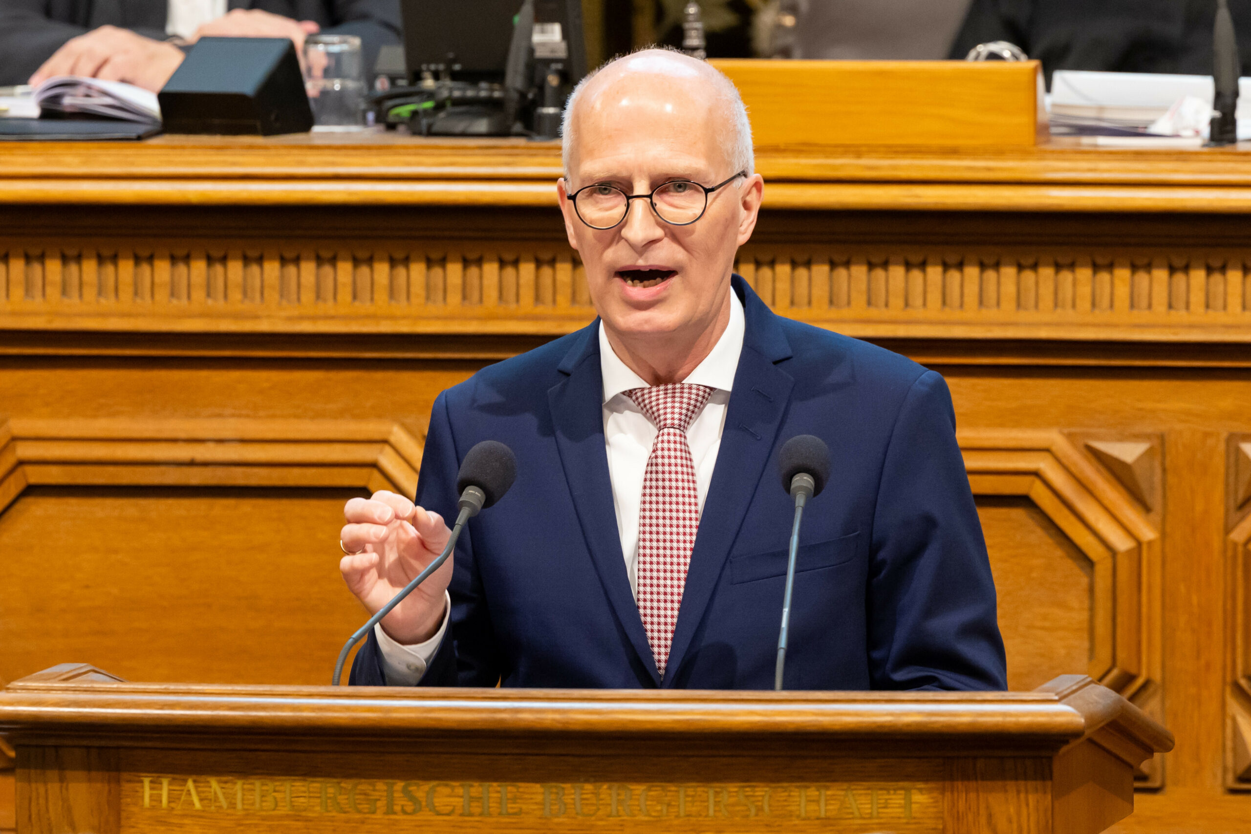 Peter Tschentscher spricht im Rathaus