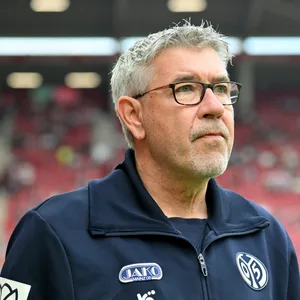 Urs Fischer mit einem ernsten Gesichtsausdruck in der Partie gegen Union Berlin
