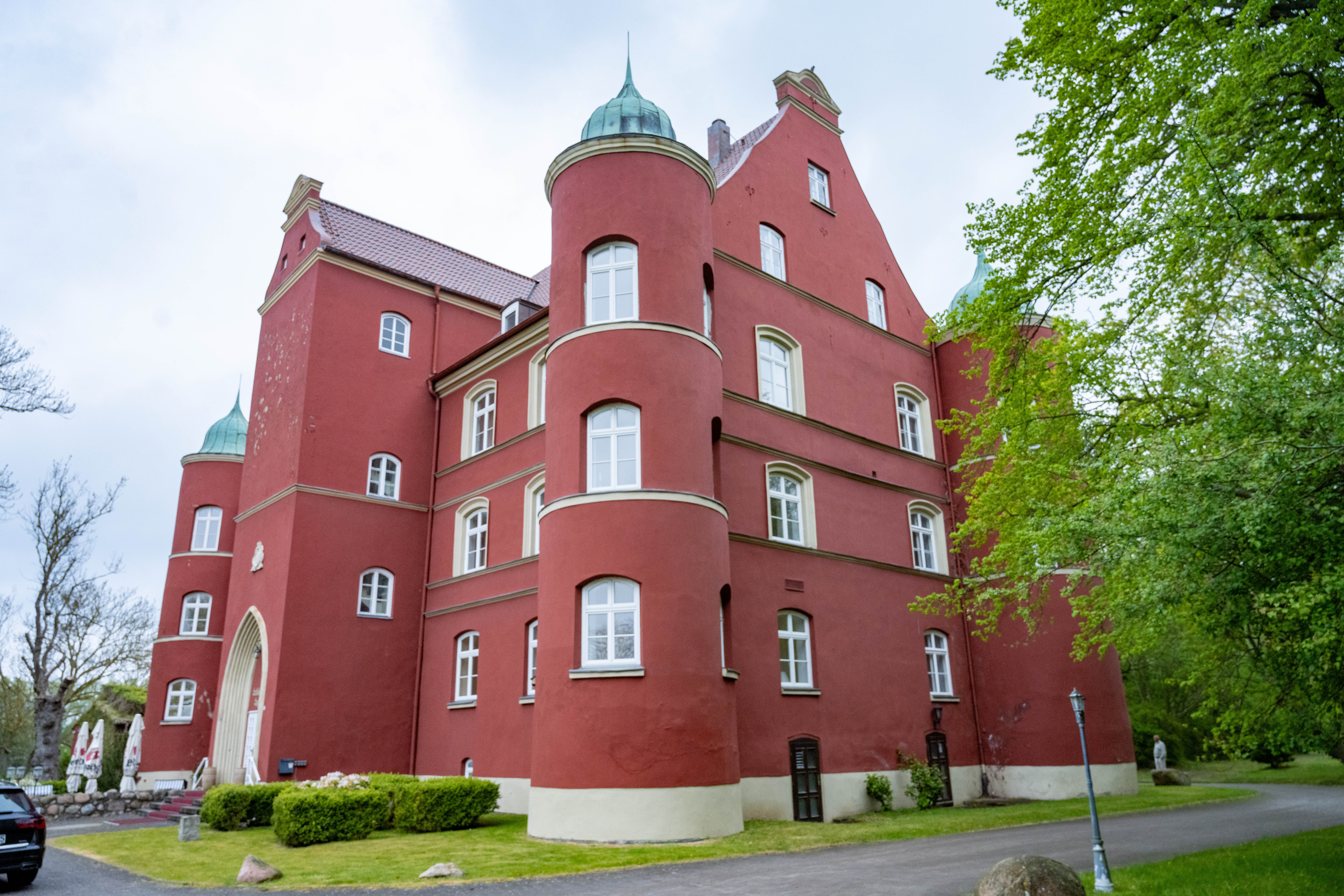 Blick auf das Schloss Spyker bei Bobbin auf der Insel Rügen.
