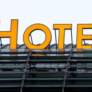 Ein Mann wohnt über ein Jahr im Hotel ohne zu bezahlen